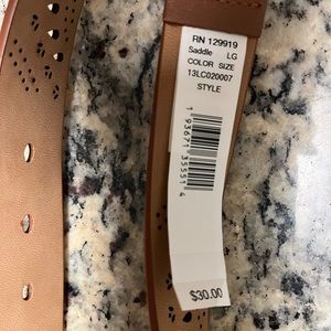 Ladies L brown leather belt